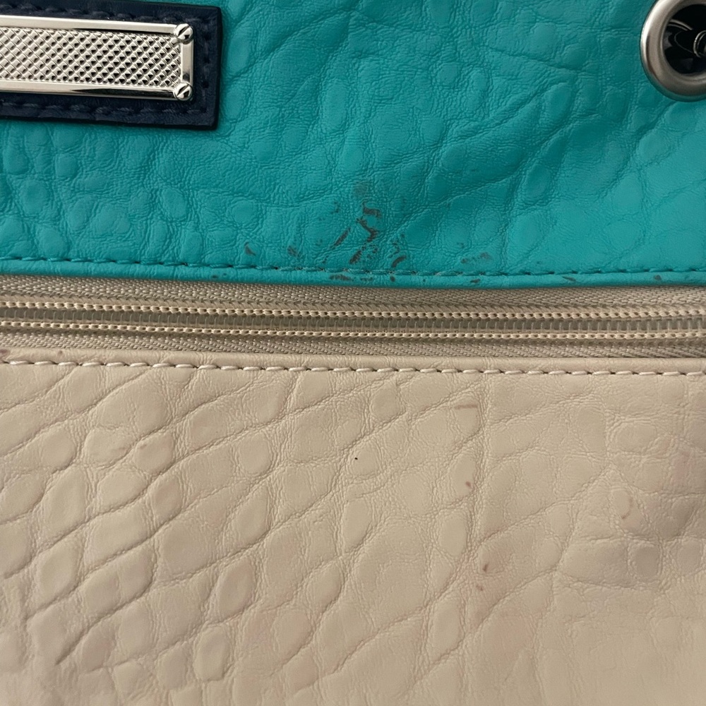 Van Heusen crossbody shoulder handbag. - Picture 7 of 7